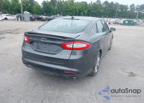 2015 Ford Fusion Hybrid Titanium z USA, uszkodzony, nr VIN 3FA6P0RU0FR117779
